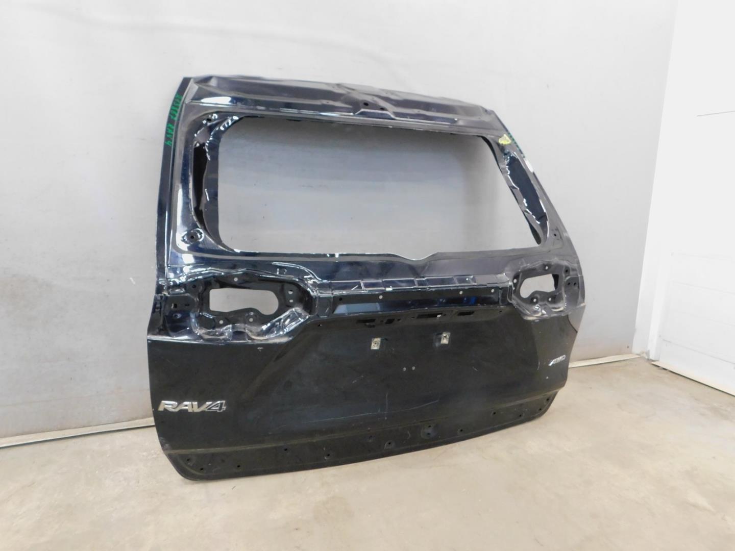 Дверь багажника