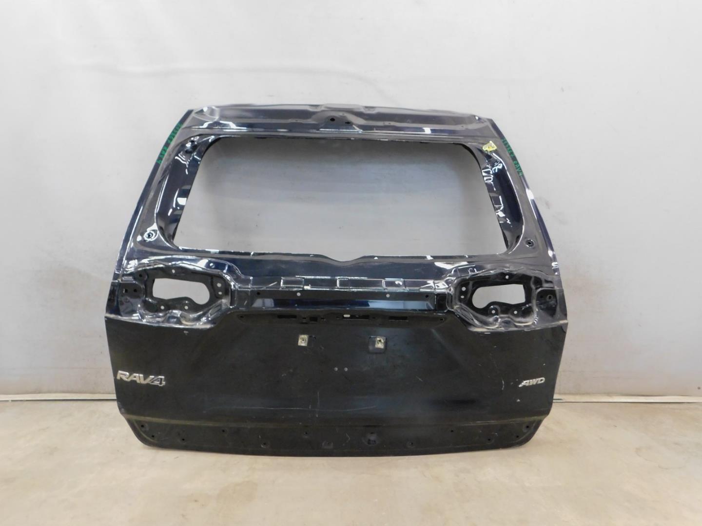 Дверь багажника