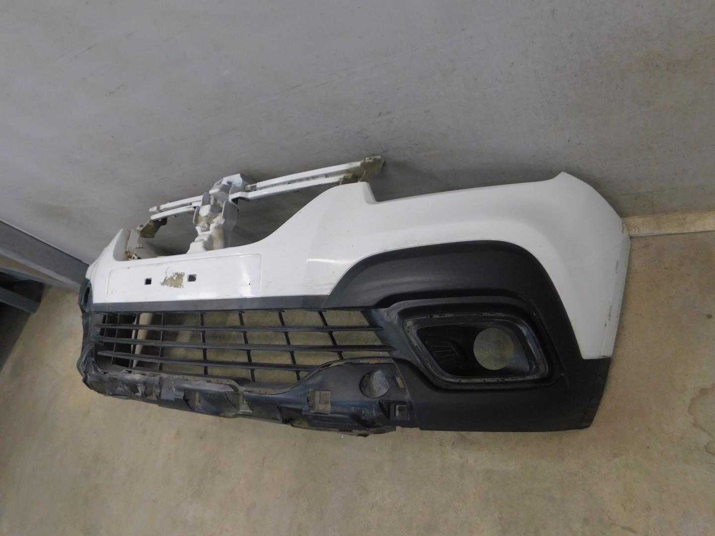 Бампер передний