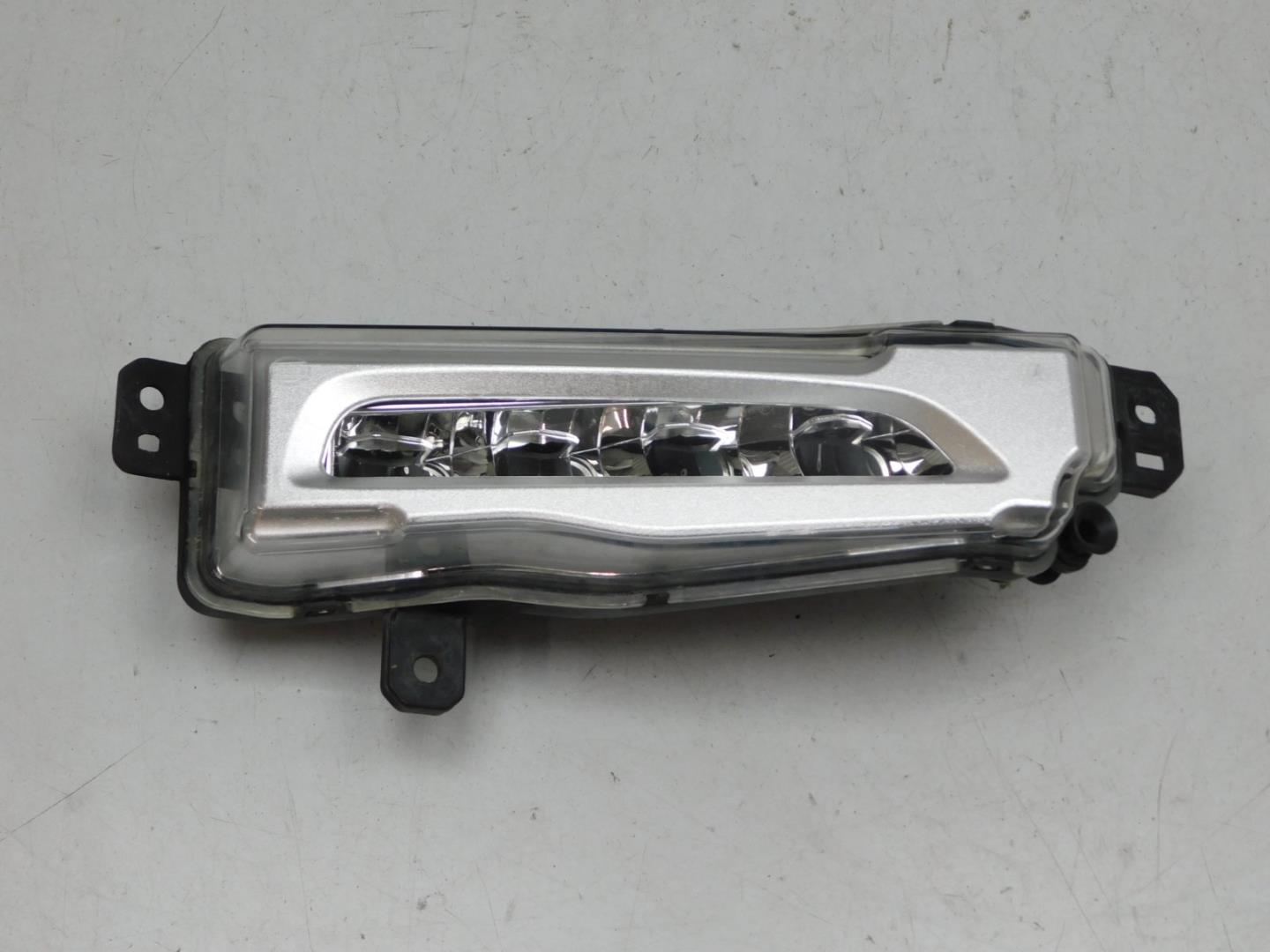 Фара противотуманная правая