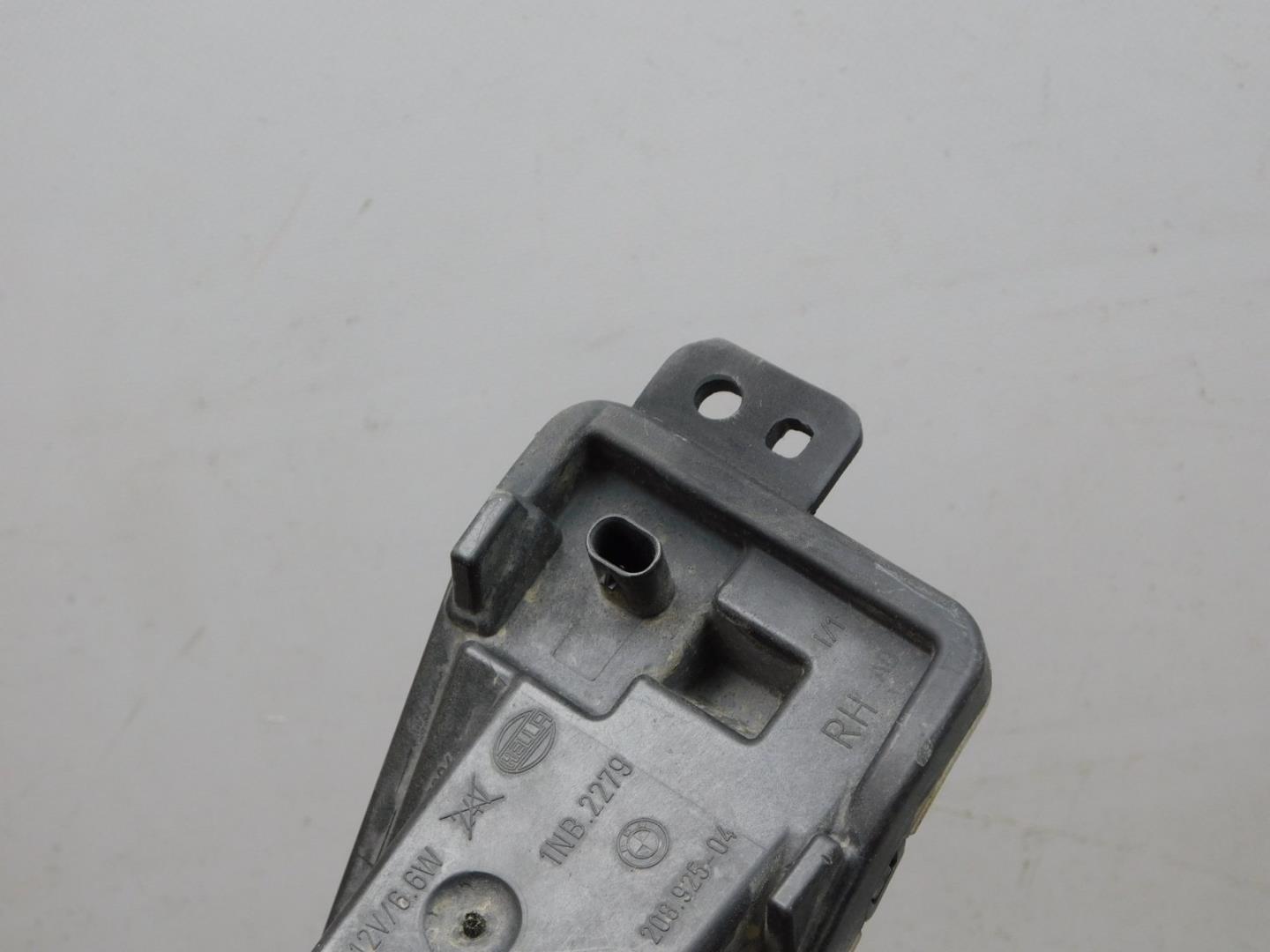 Фара противотуманная правая