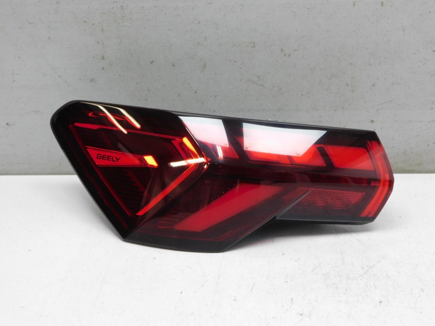 Фонарь задний наружный левый