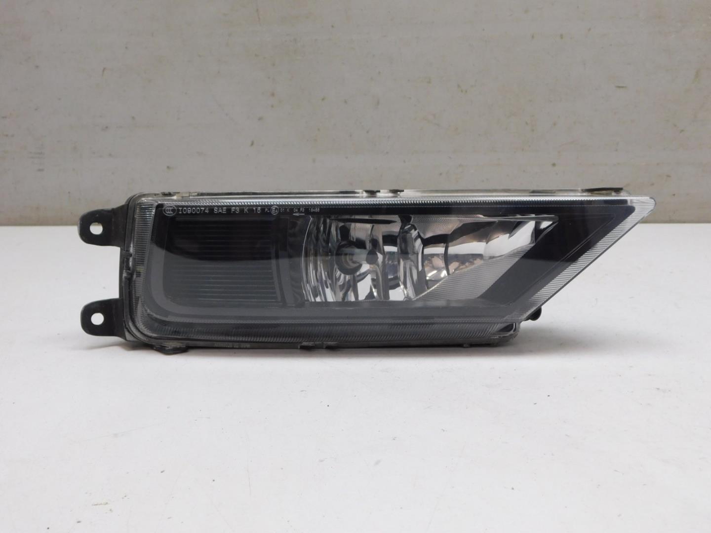 Фара противотуманная правая