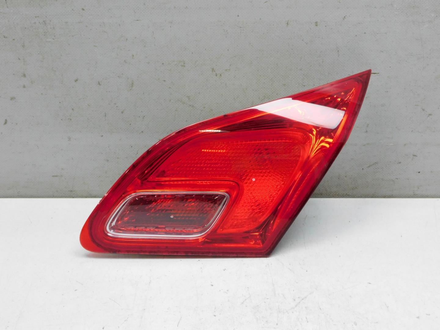 Фонарь задний внутренний правый