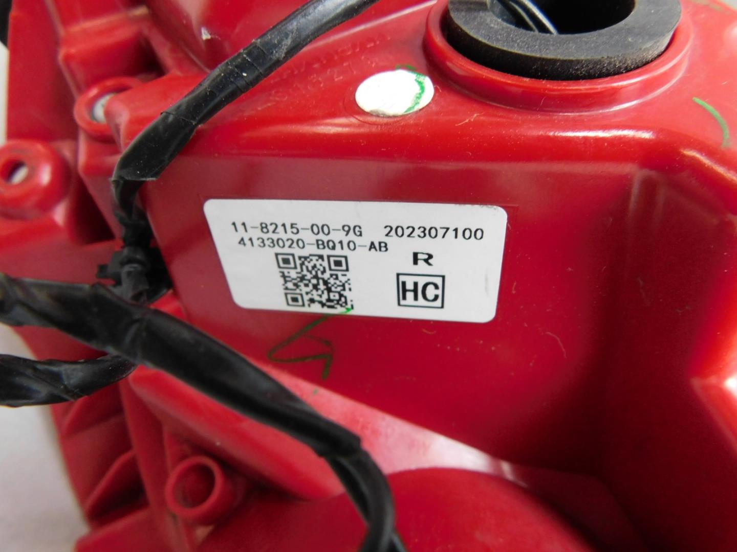 Фонарь задний наружный правый