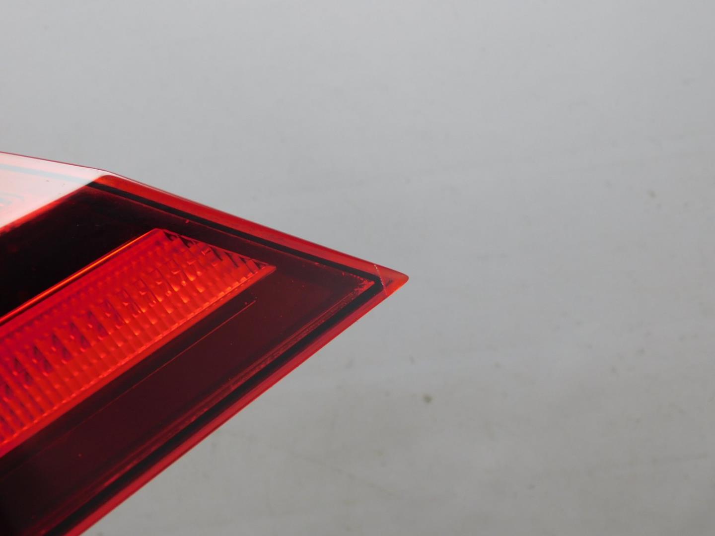 Фонарь задний наружный правый