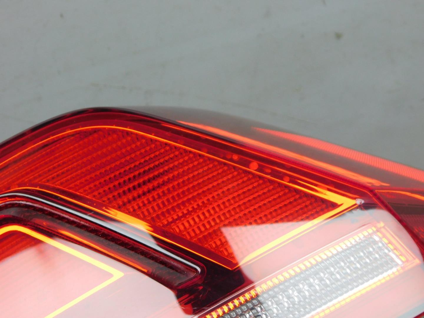 Фонарь задний наружный правый