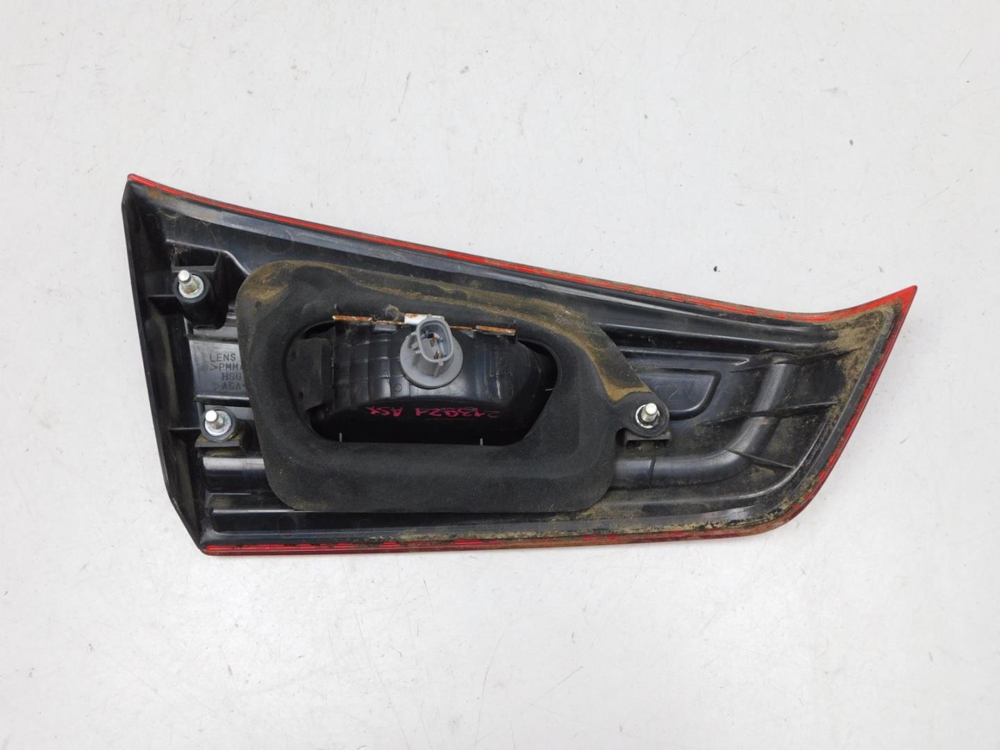 Фонарь задний внутренний правый