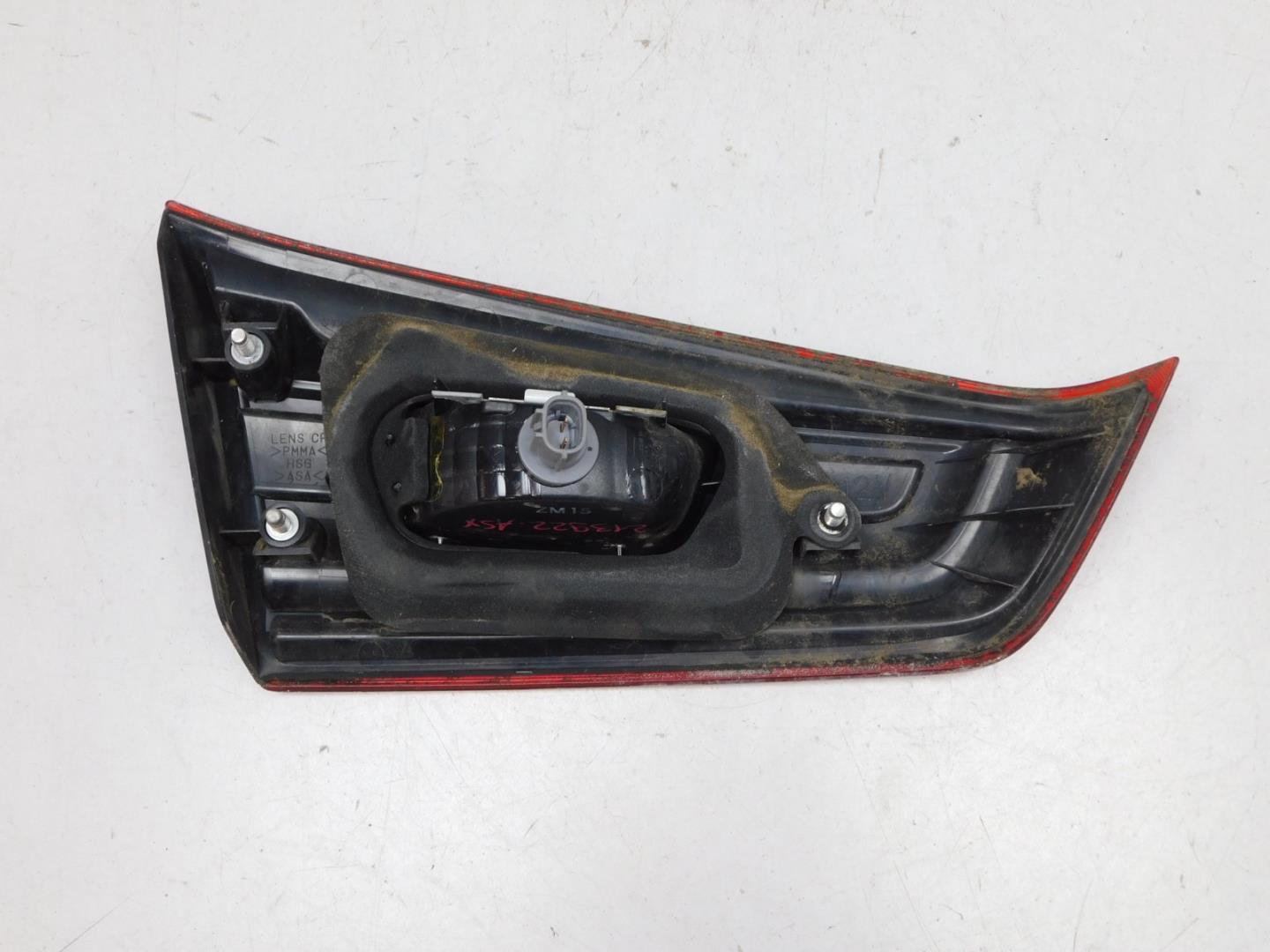 Фонарь задний внутренний правый