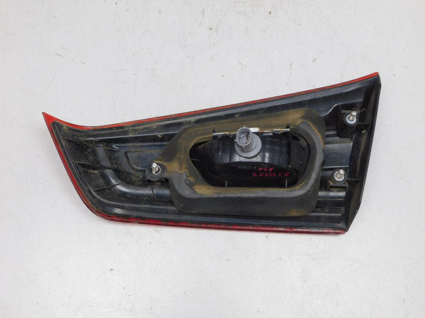 Фонарь задний внутренний левый