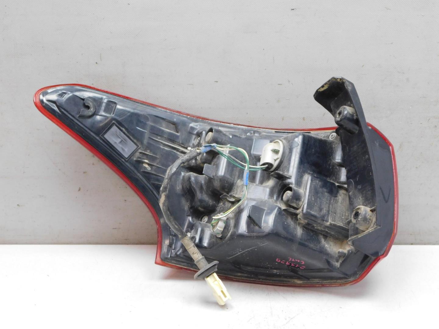 Фонарь задний наружный правый