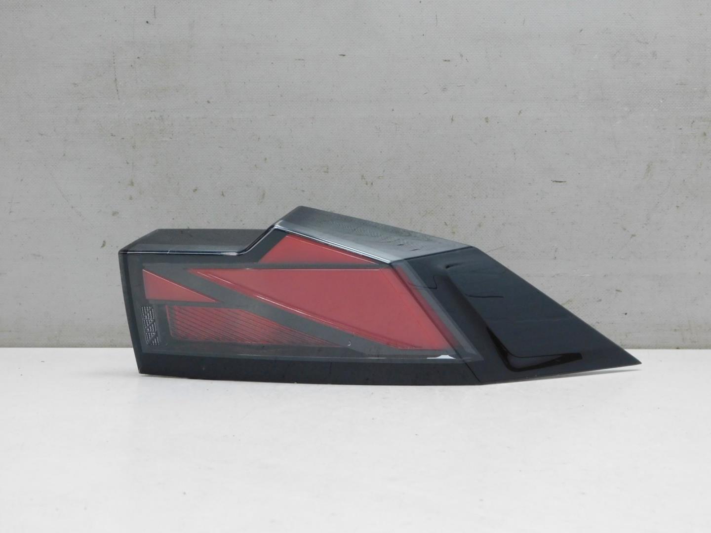 Фонарь задний наружный правый