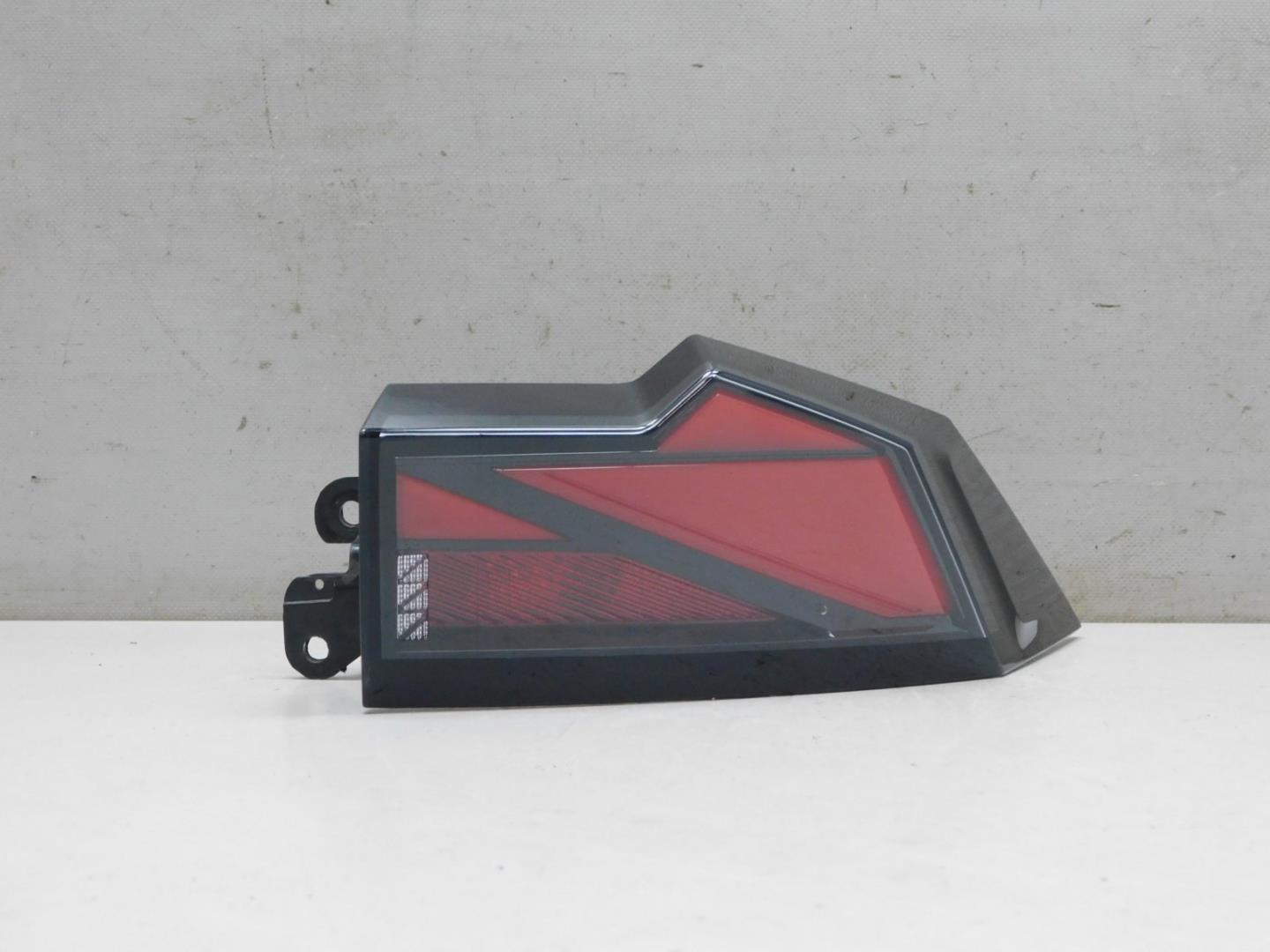 Фонарь задний наружный правый