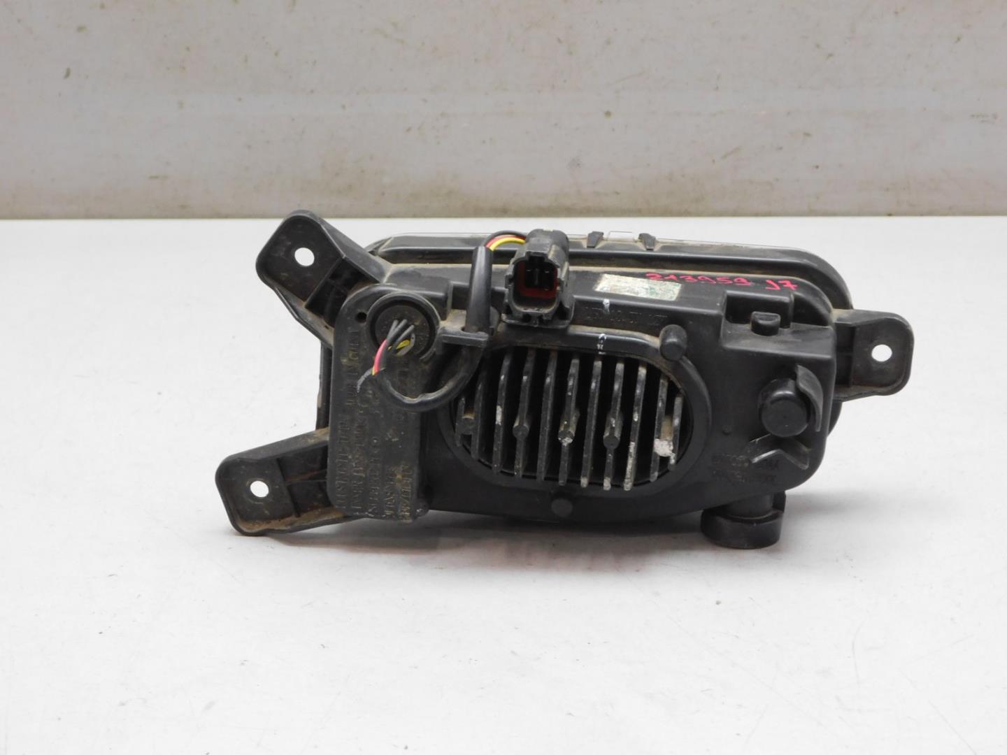 Фара противотуманная левая