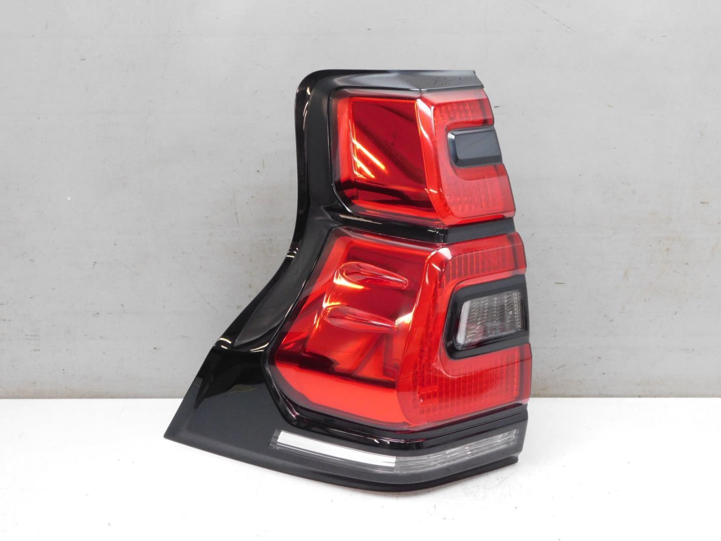 Фонарь задний левый