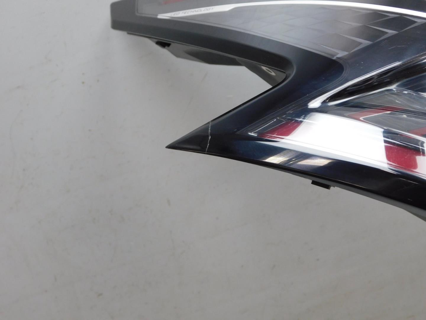 Фонарь задний наружный левый