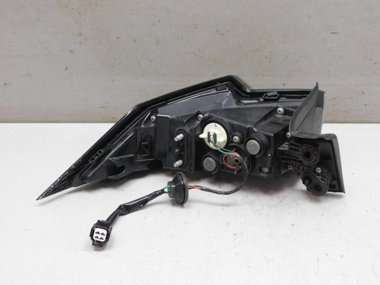 Фонарь задний наружный правый