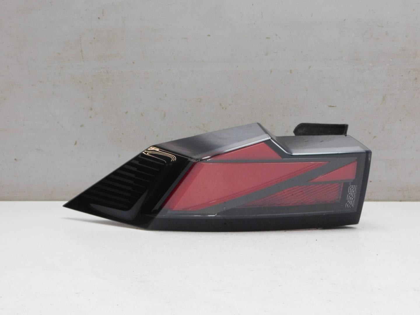 Фонарь задний наружный левый