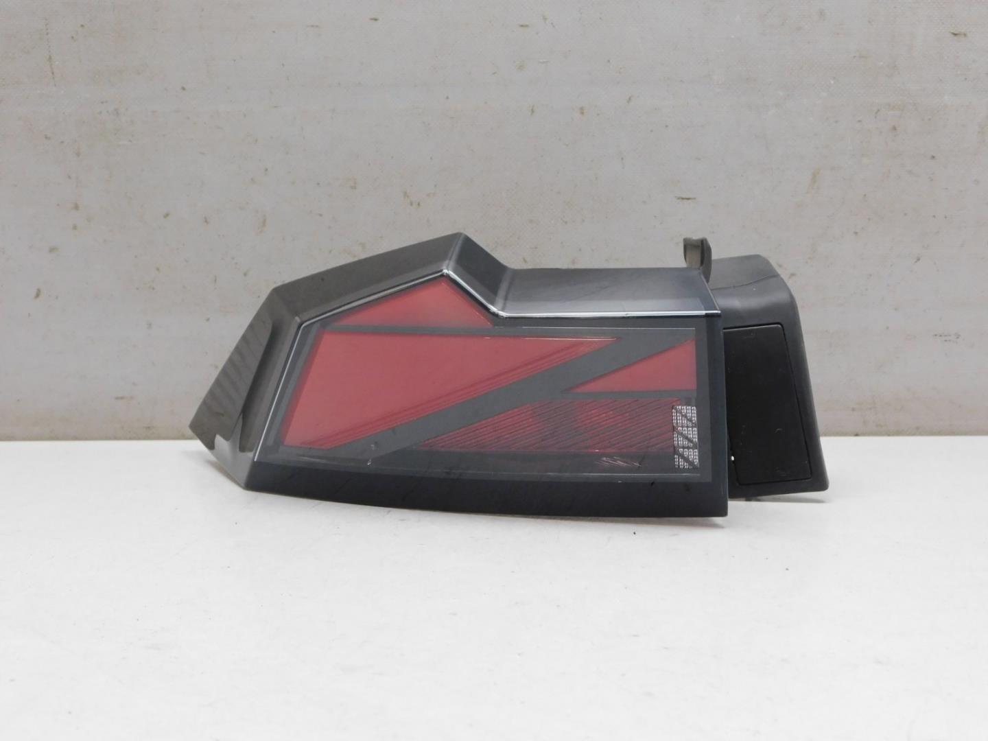 Фонарь задний наружный левый