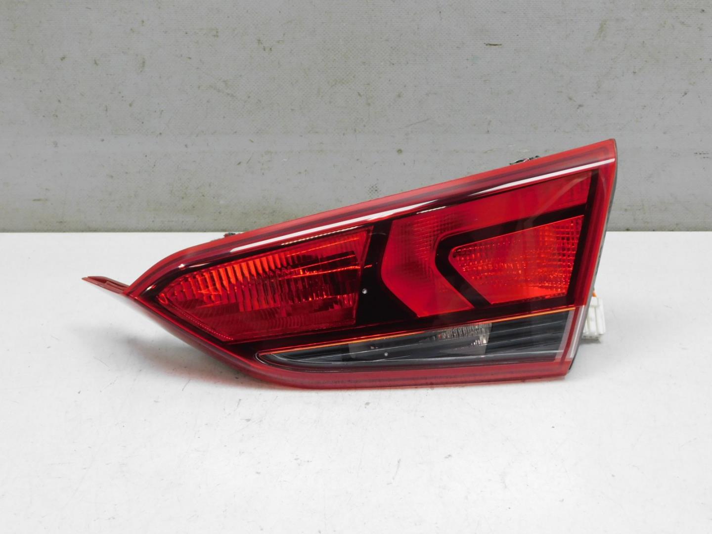 Фонарь задний внутренний правый