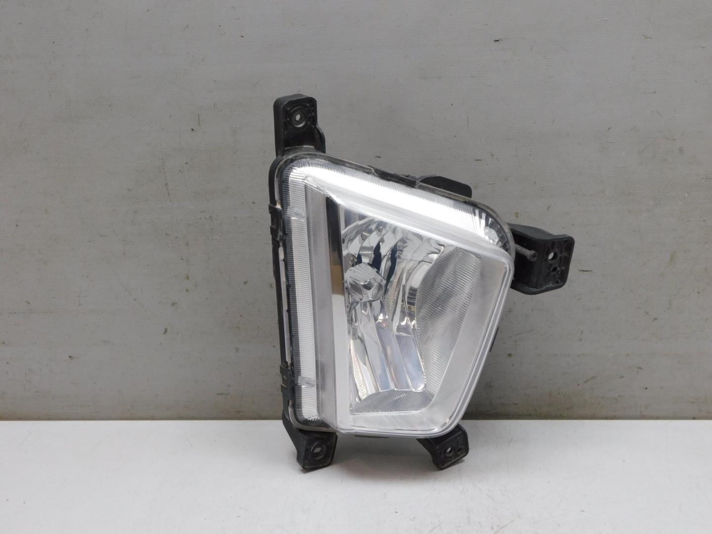 Фара противотуманная правая