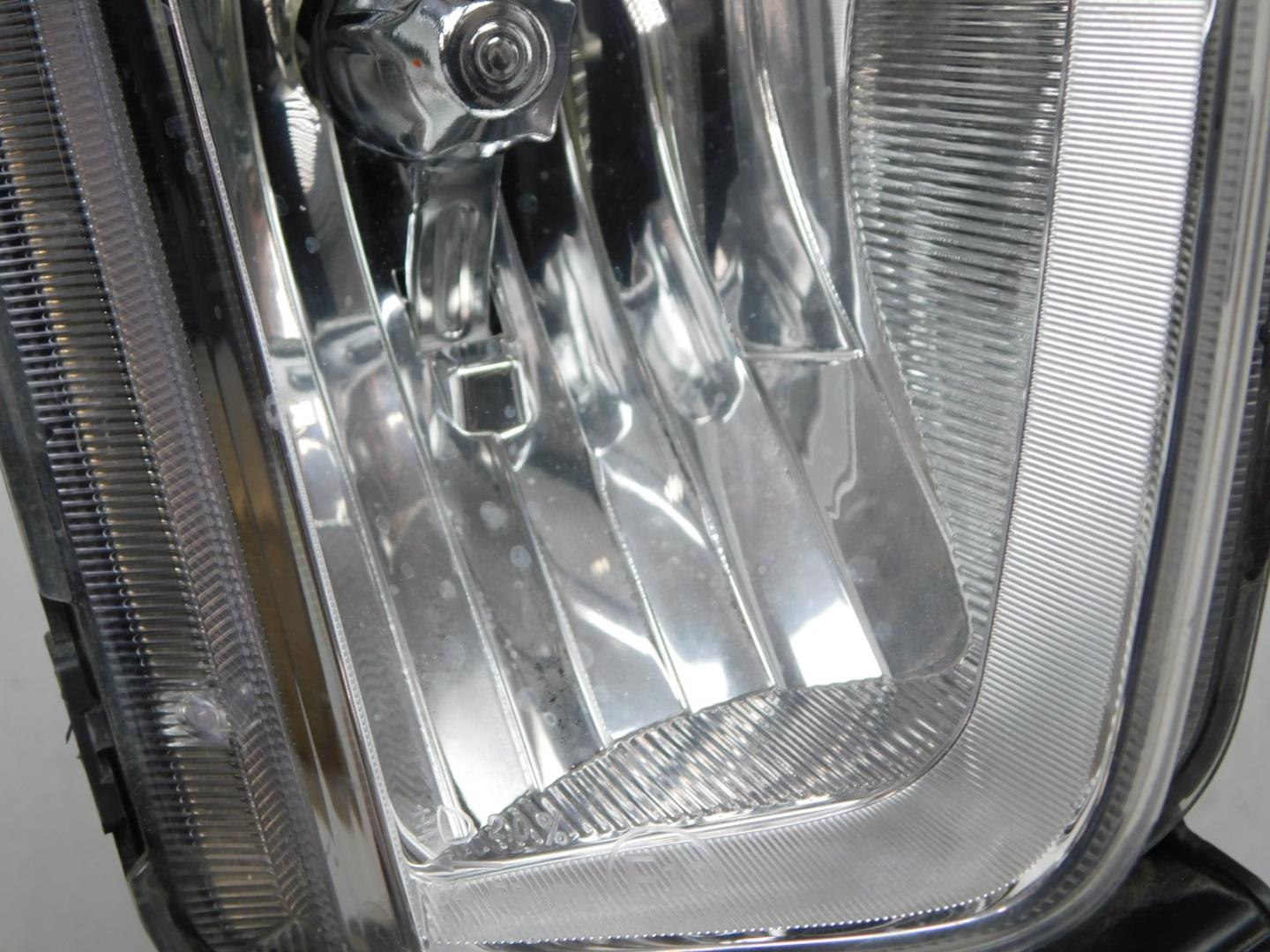 Фара противотуманная правая