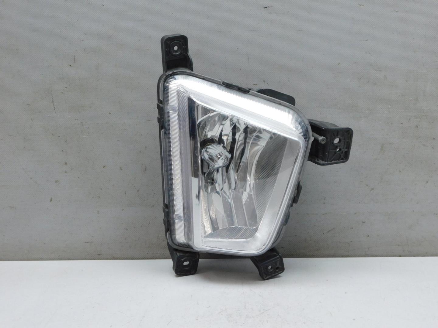 Фара противотуманная правая