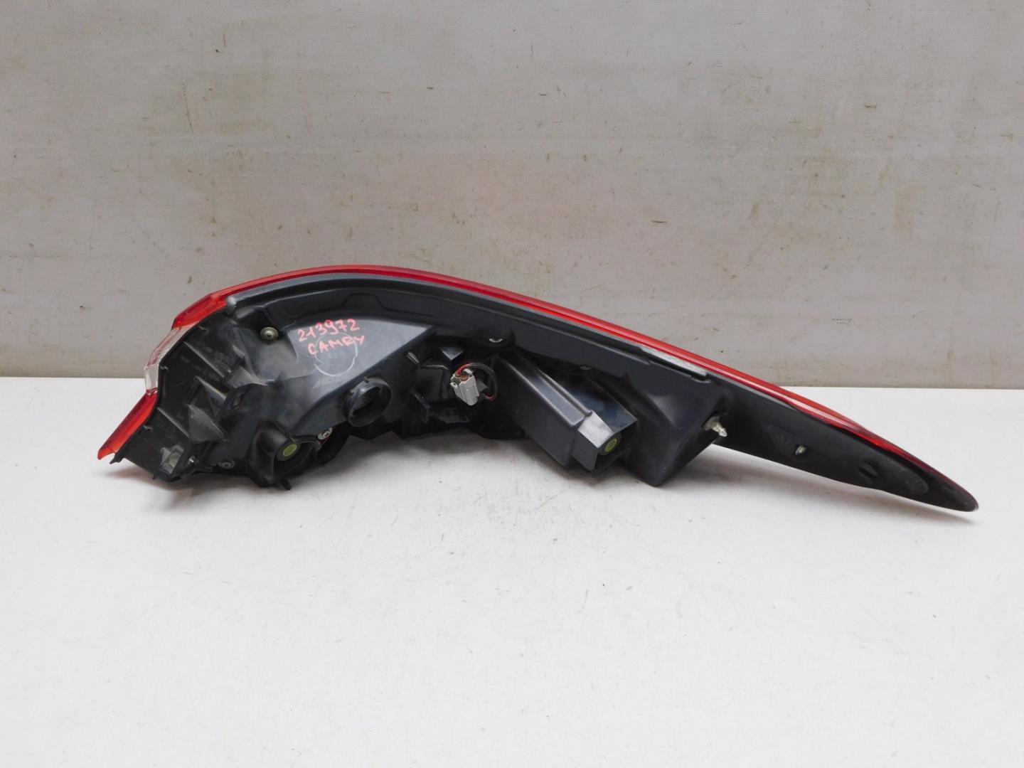 Фонарь задний наружный левый