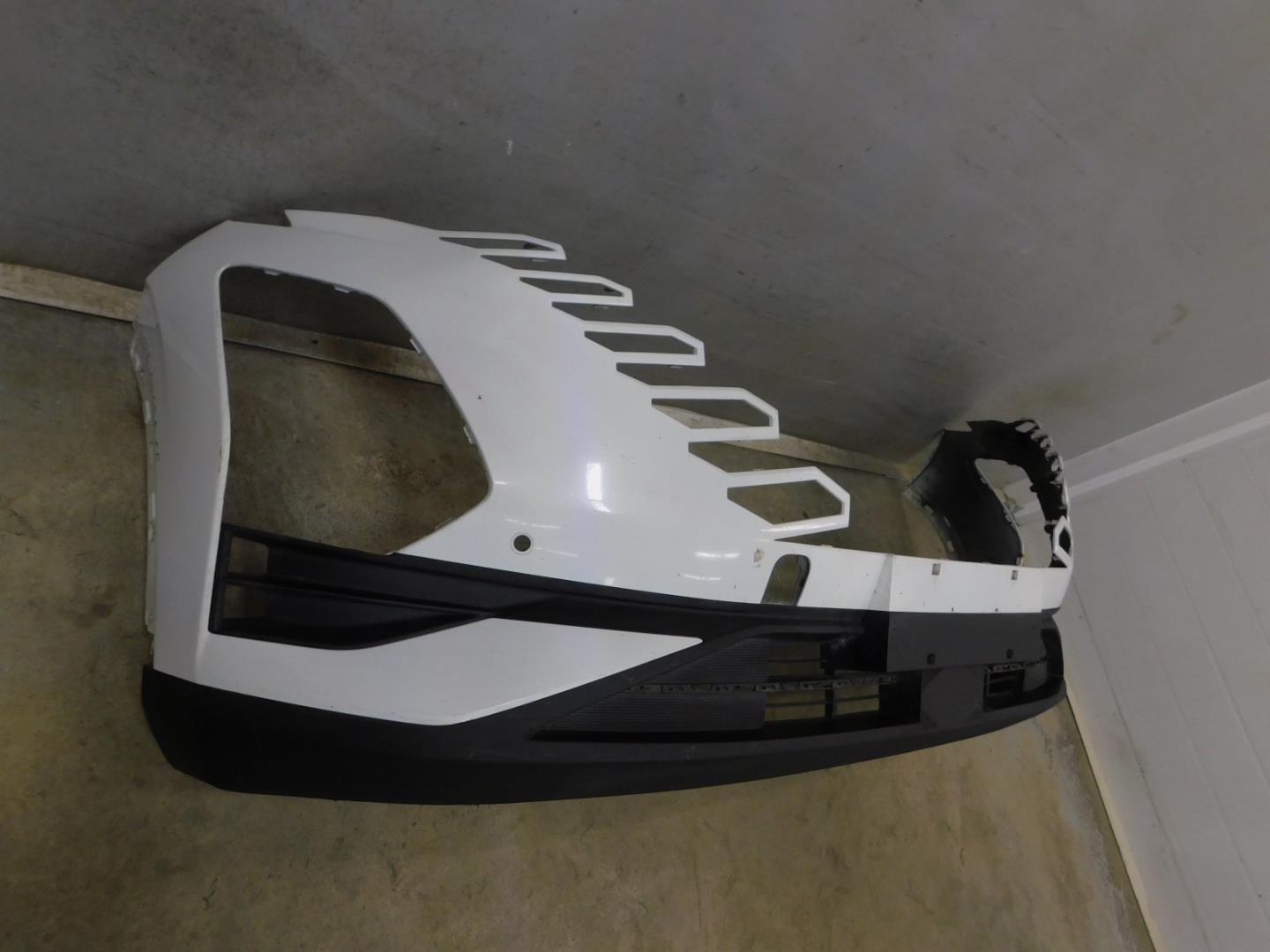 Бампер передний