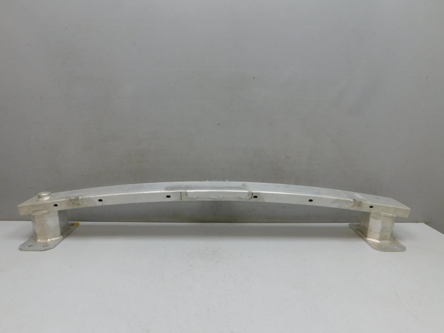 Усилитель переднего бампера