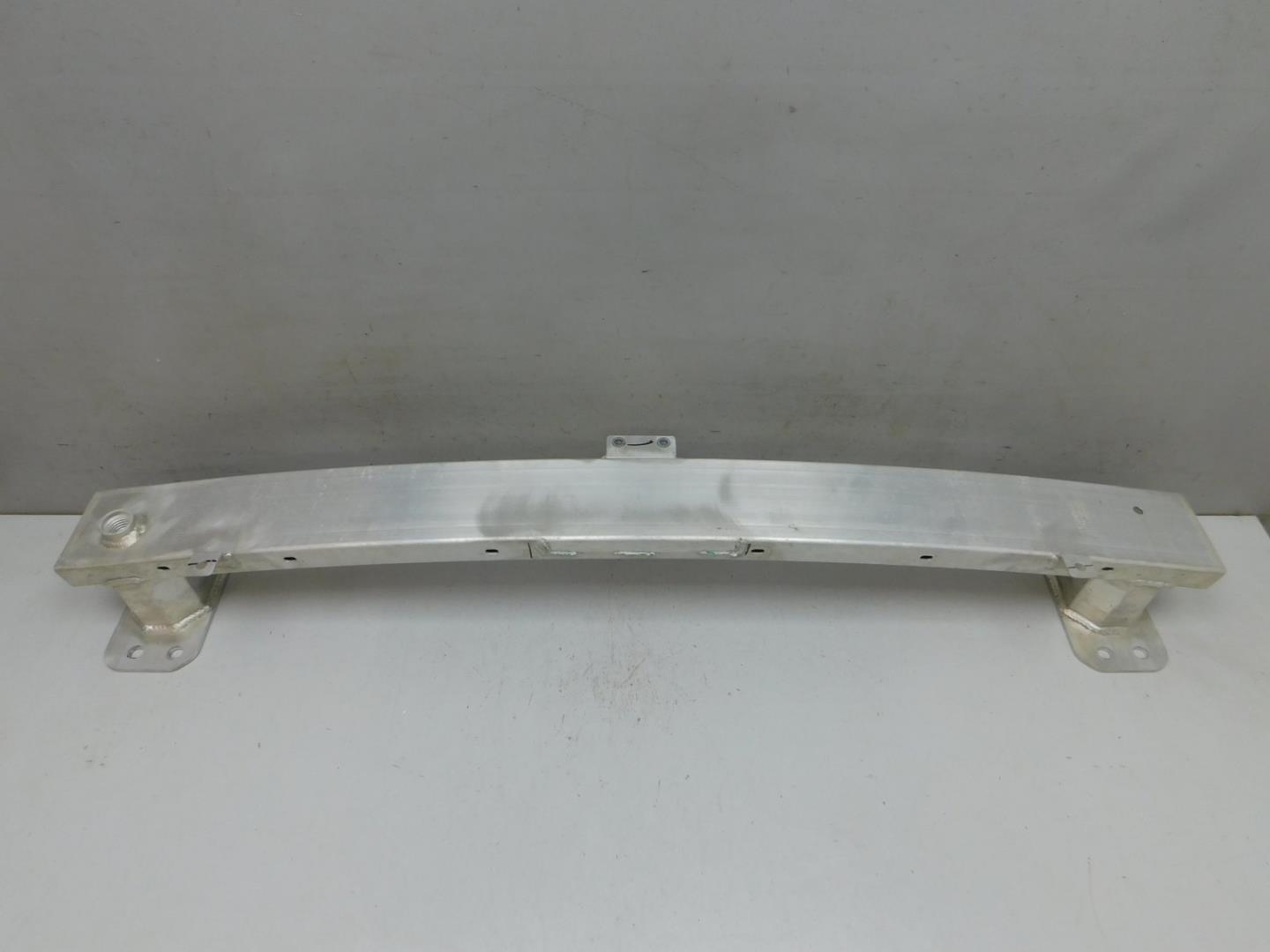 Усилитель переднего бампера