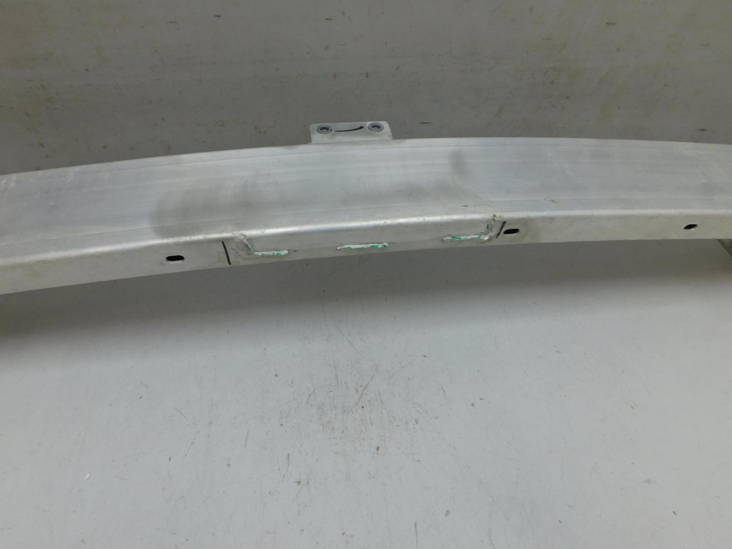 Усилитель переднего бампера