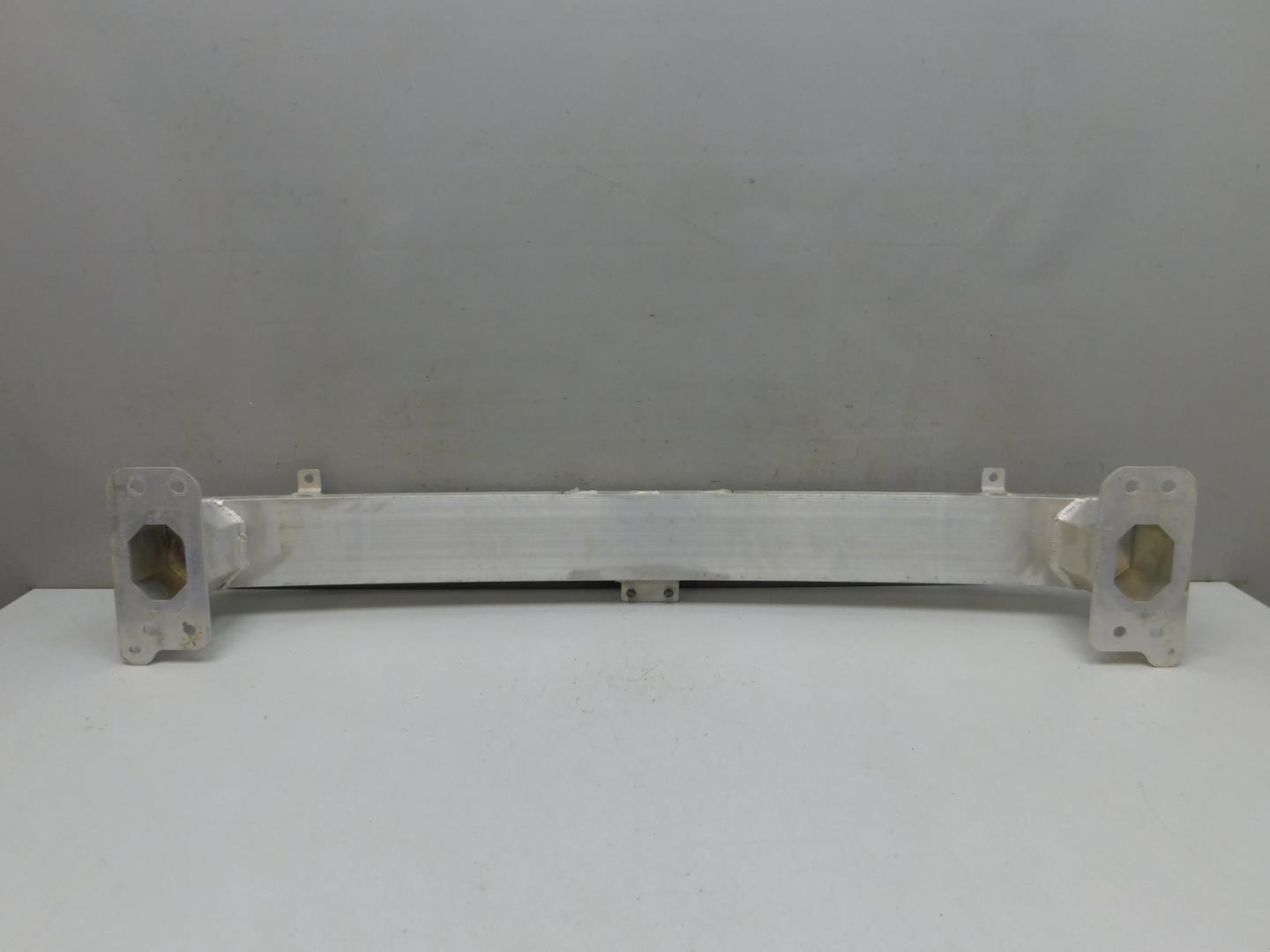 Усилитель переднего бампера