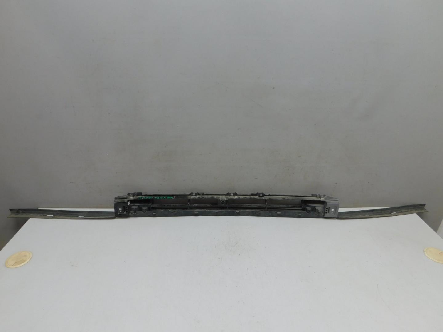 Решетка в бампер центральная