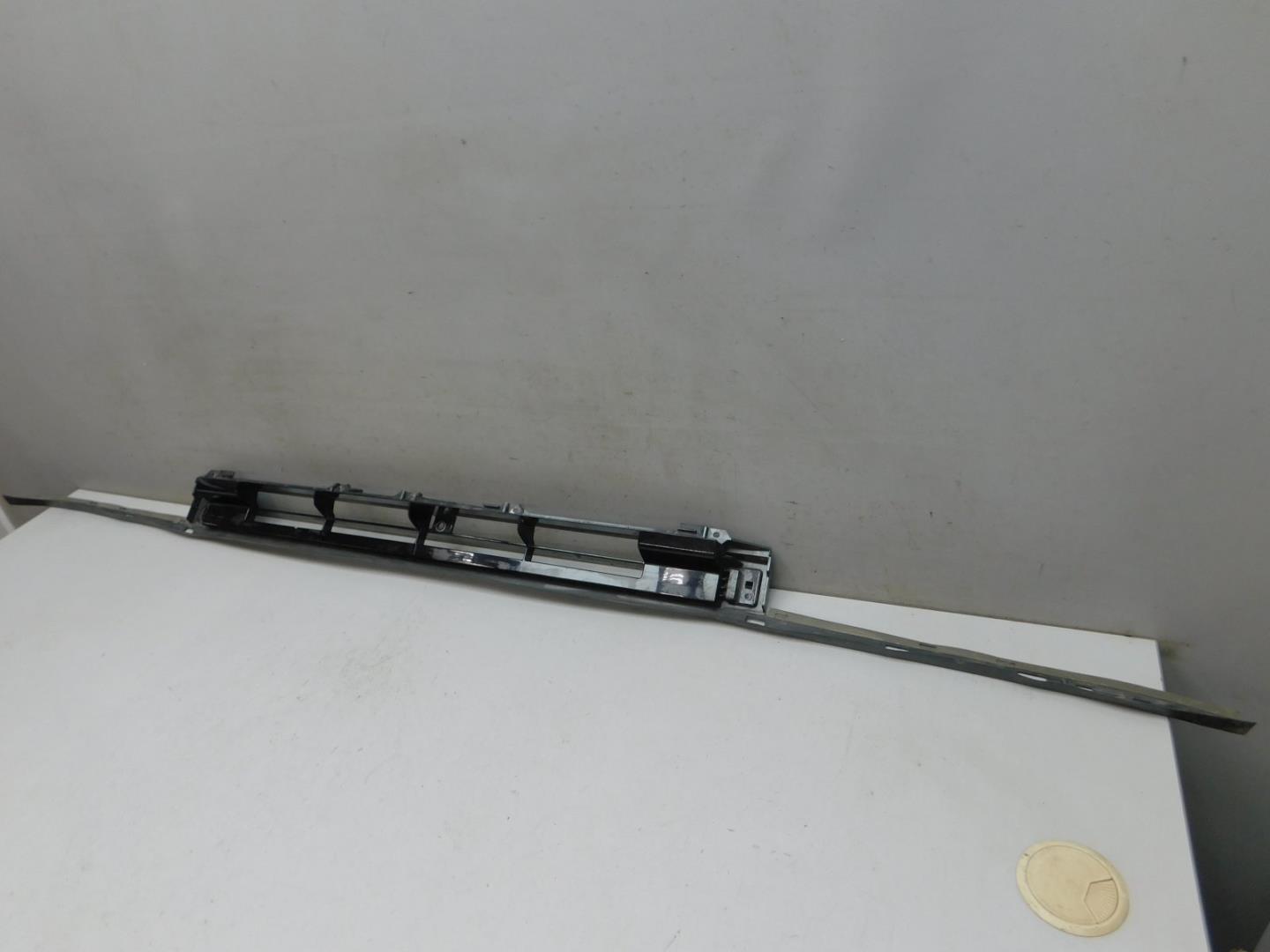 Решетка в бампер центральная