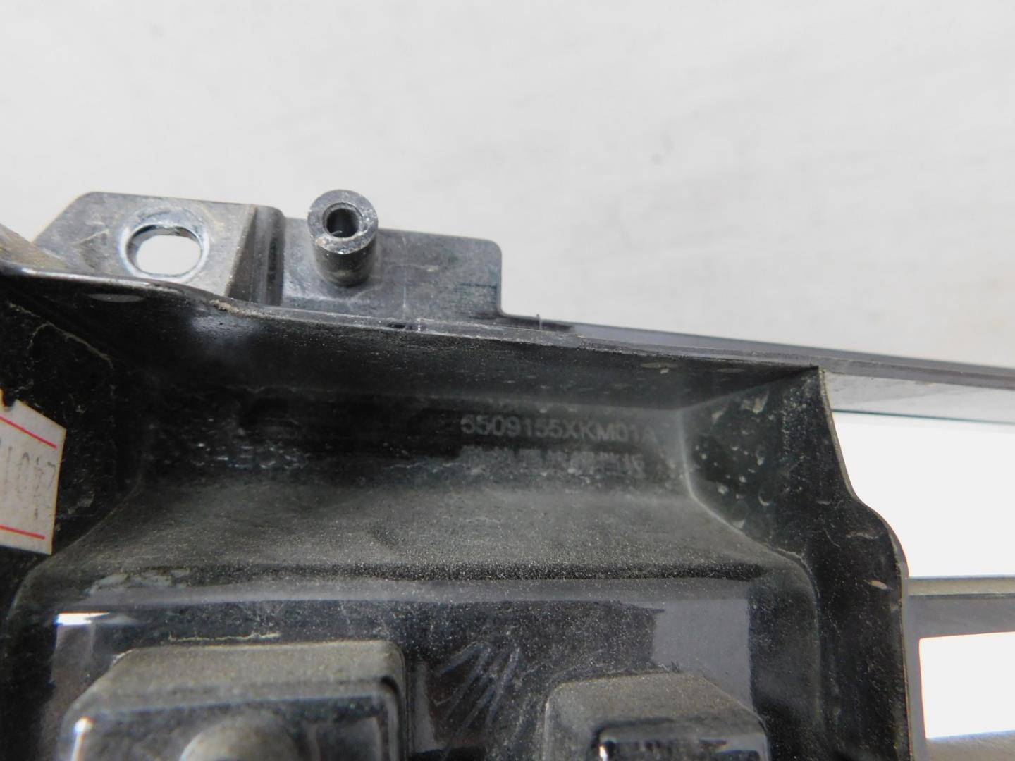 Решетка в бампер центральная