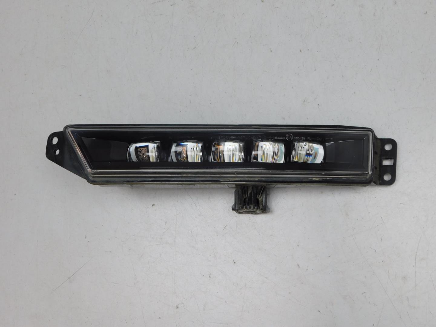 Фара противотуманная левая