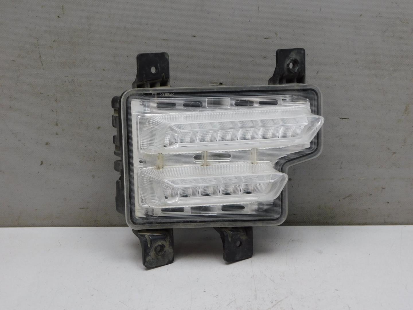 Габарит передний левый