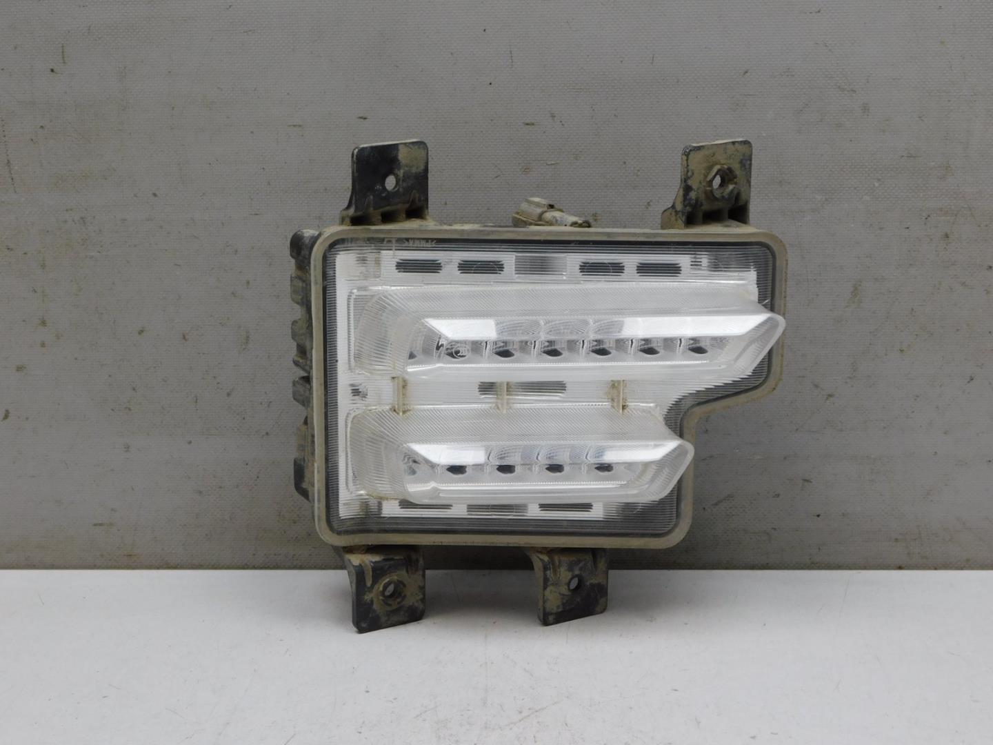 Габарит передний левый