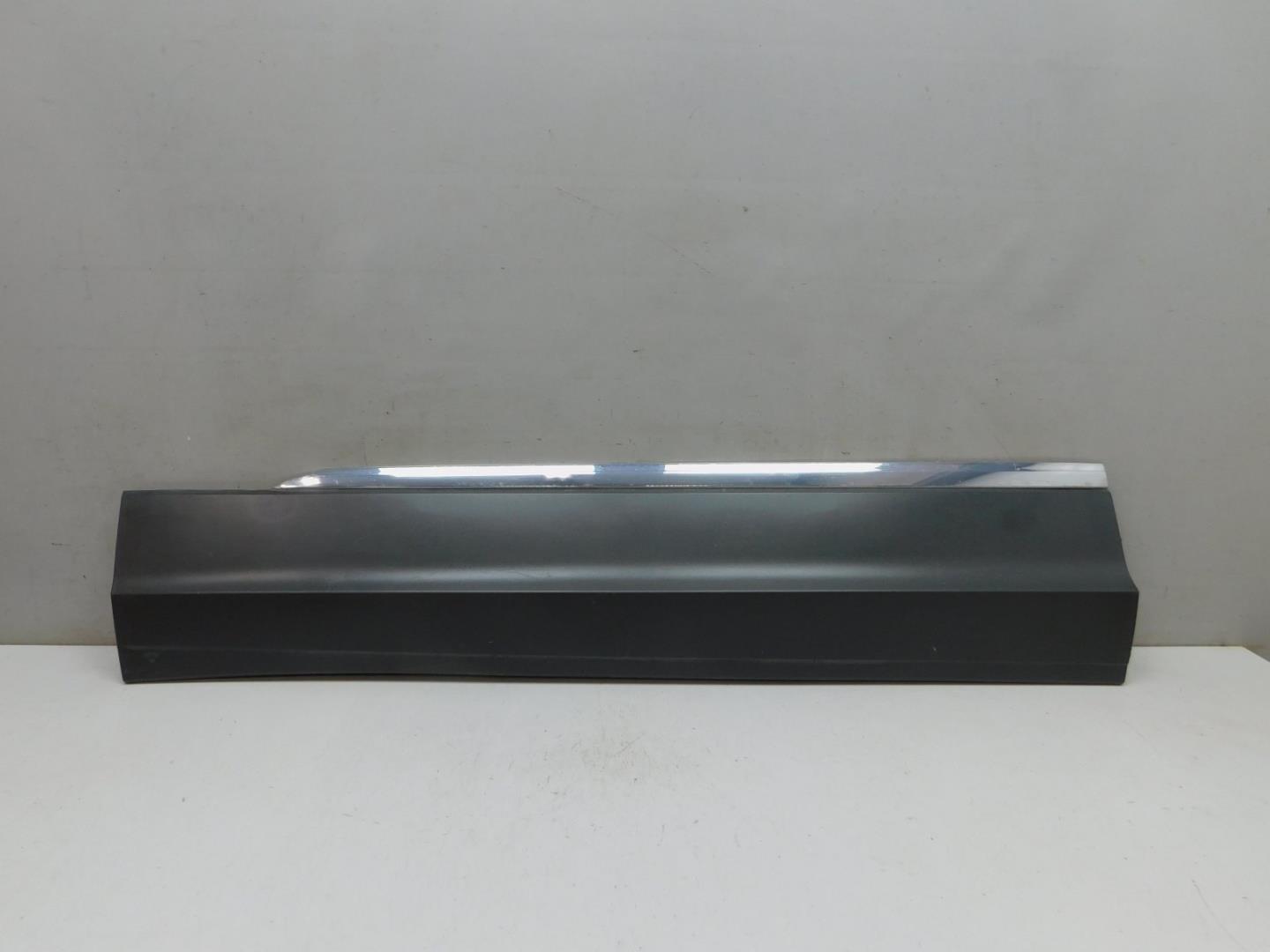 Накладка двери передней левой