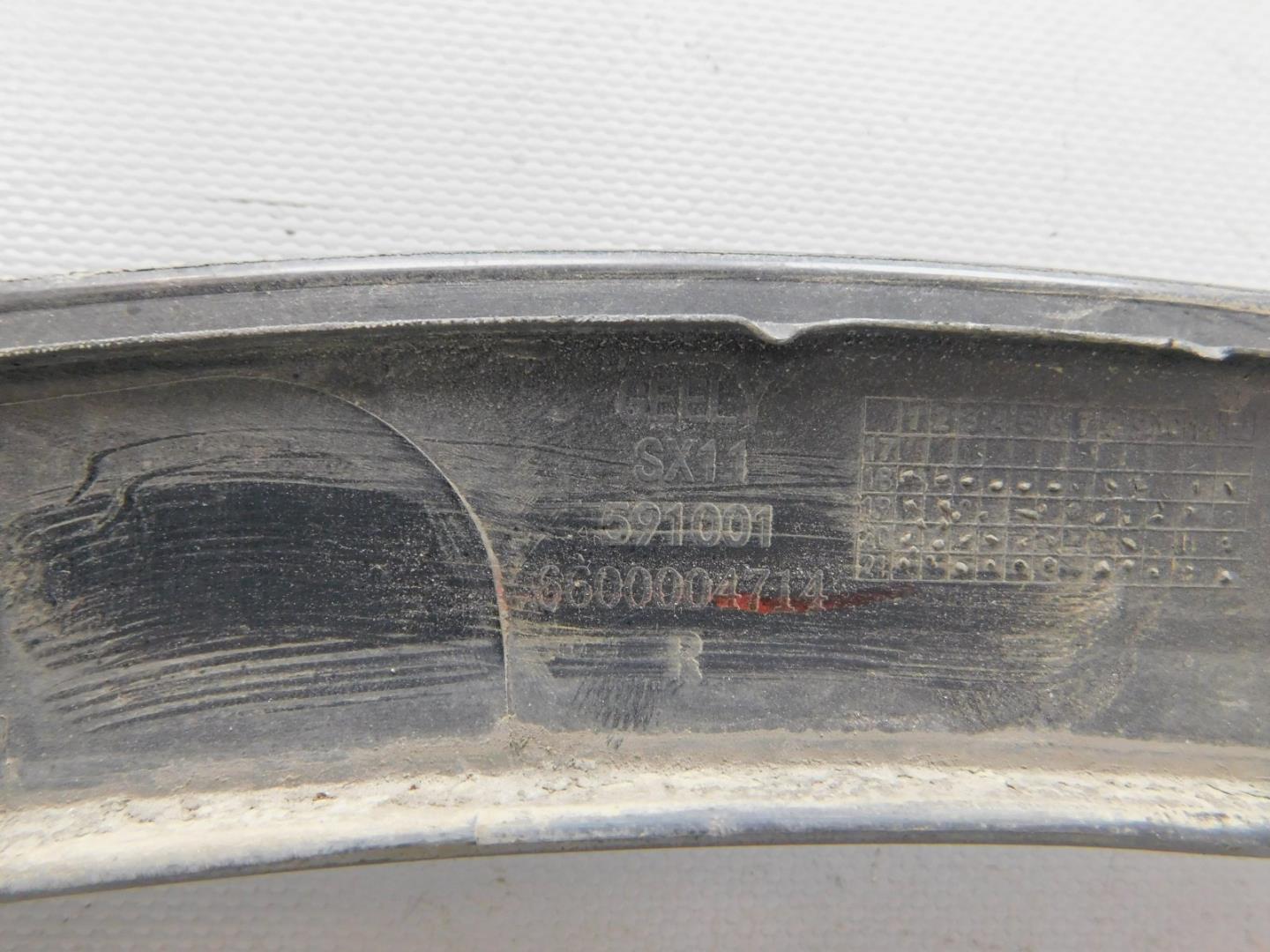 Накладка переднего крыла правого