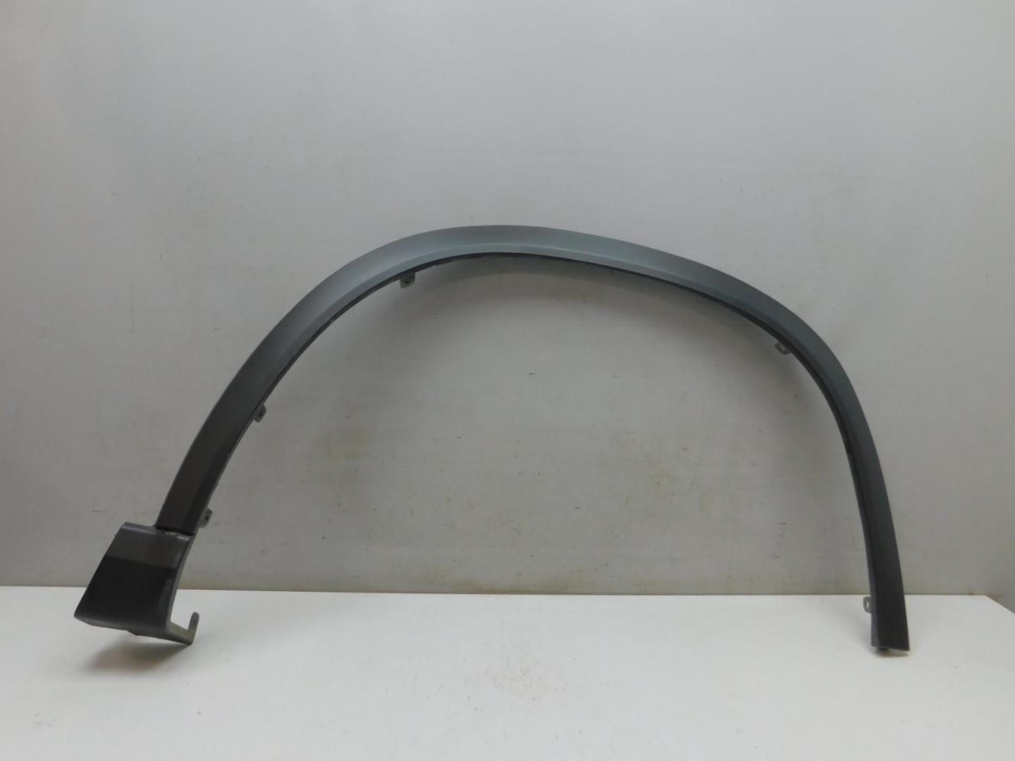 Накладка переднего крыла правого