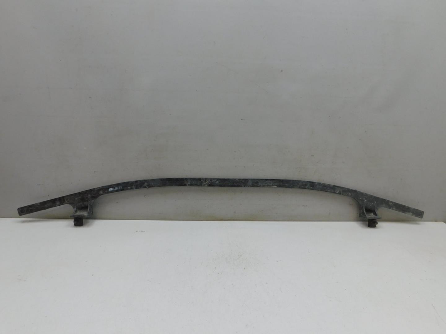 Усилитель переднего бампера