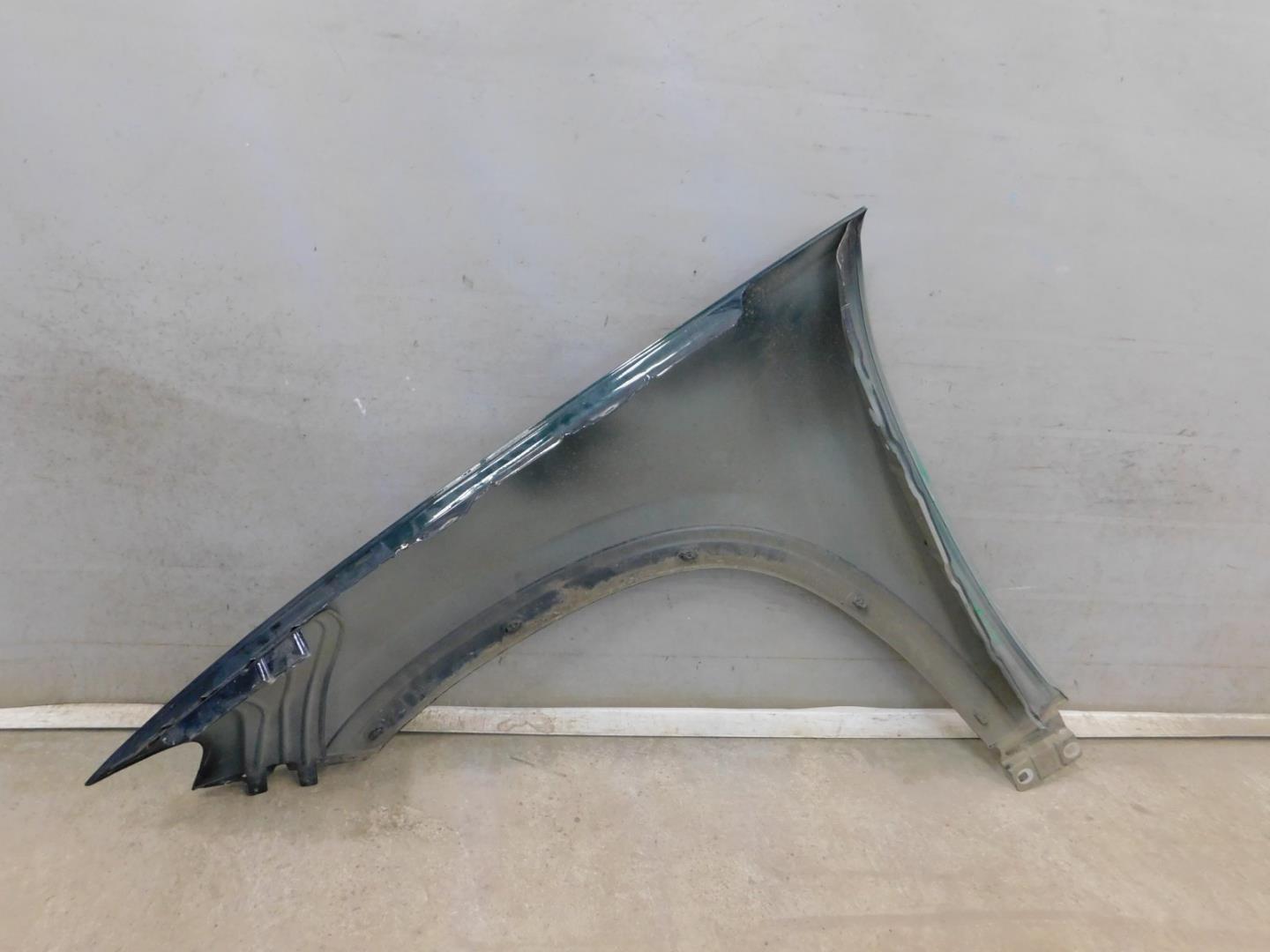 Крыло переднее правое