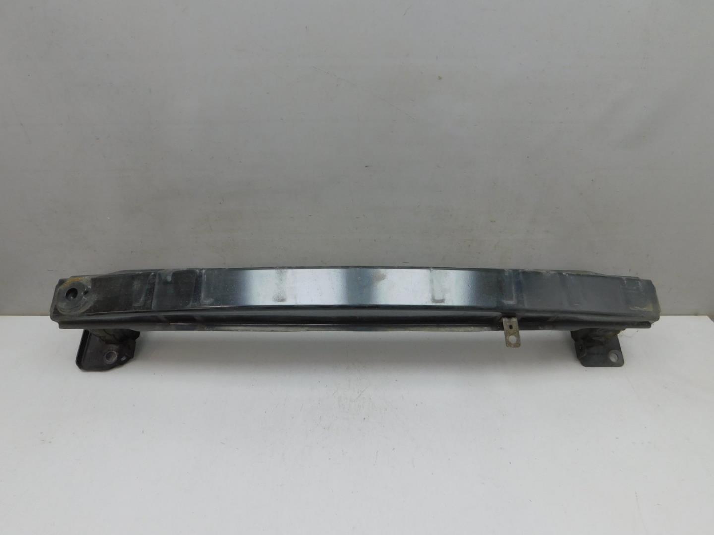 Усилитель переднего бампера