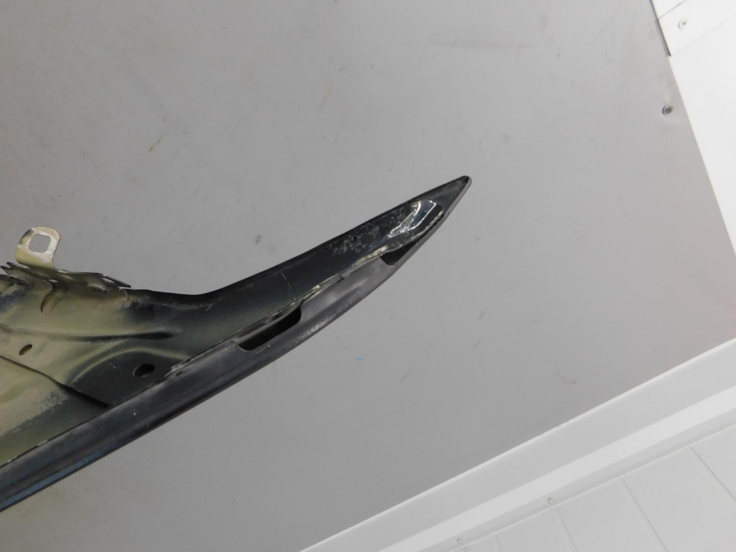 Крыло переднее правое