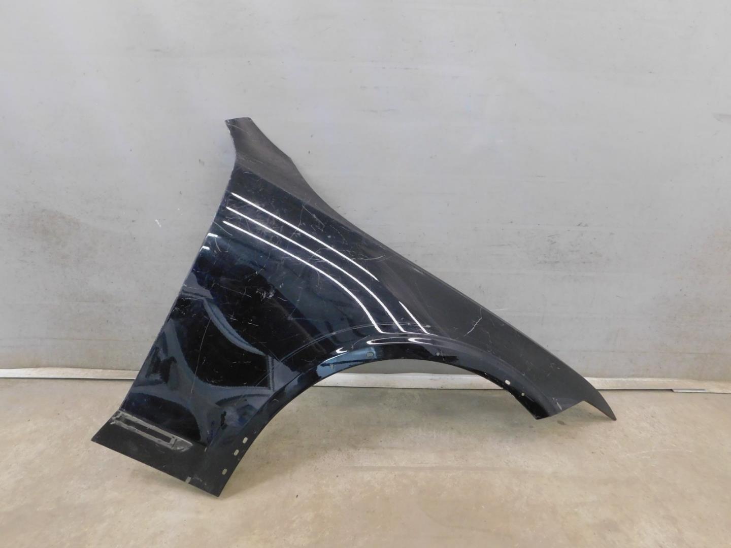 Крыло переднее правое