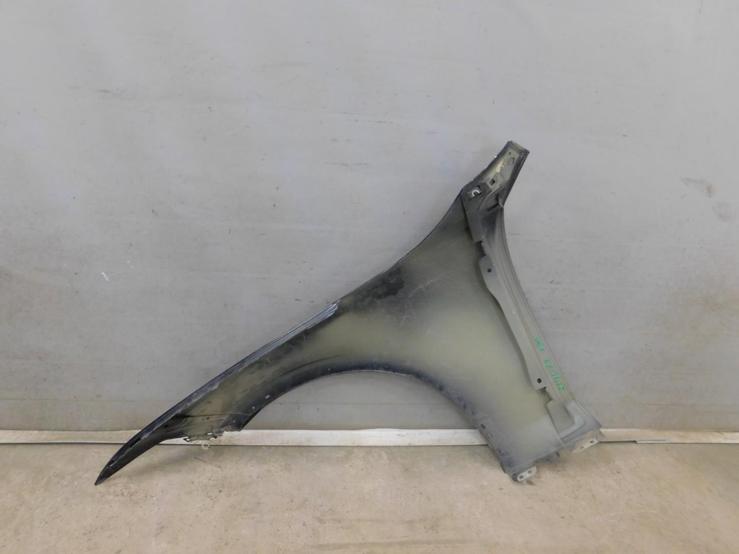 Крыло переднее правое