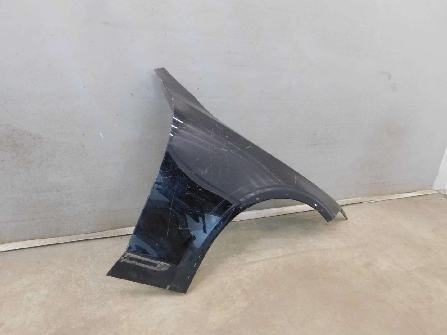 Крыло переднее правое