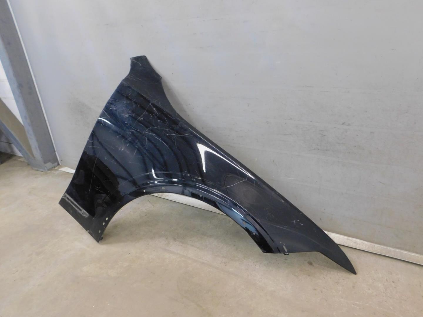 Крыло переднее правое